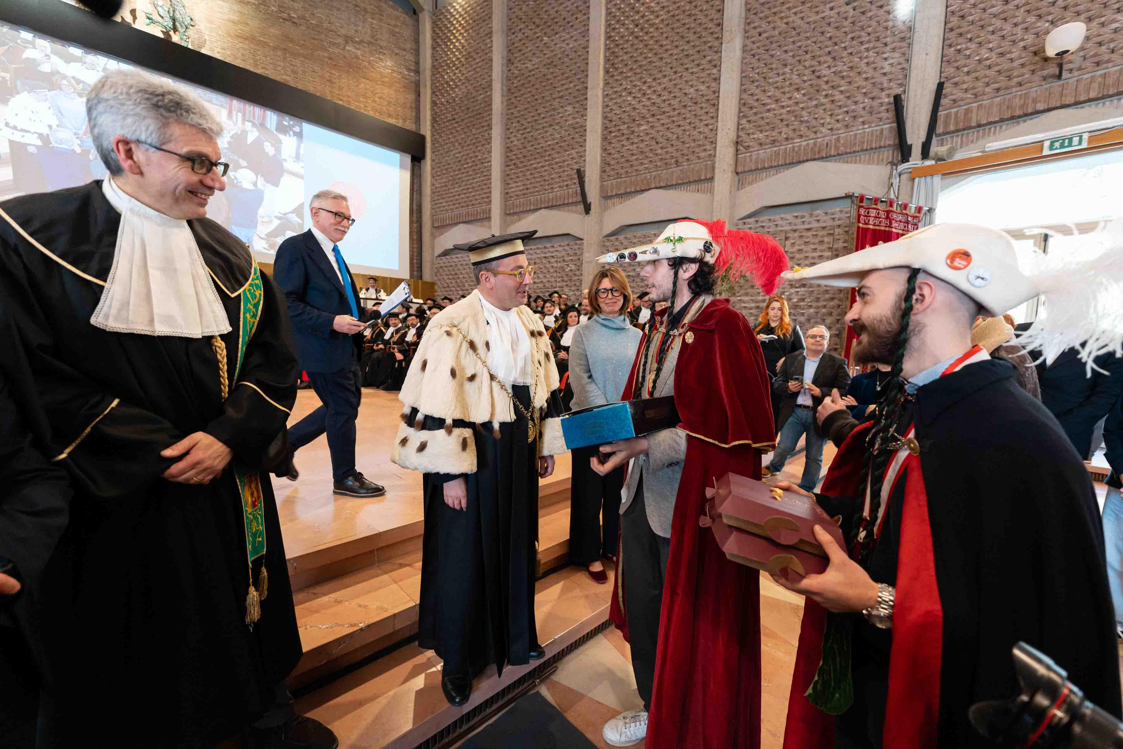 23 lo scambio dei doni